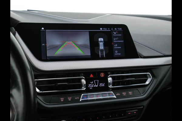 BMW 1-serie 118i M-Sportpack Executive Edition (INCL-BTW) *M-SPORT-CUPSEATS | FULL-LED | DIGI-COCKPIT | HIFI-SOUND | CAMERA | NAVI-FULLMAP | AMBIENTLIGHT | PRIVACY-GLASS | ECC | CARBON-INLAY | PDC | CRUISE | 18''ALU*