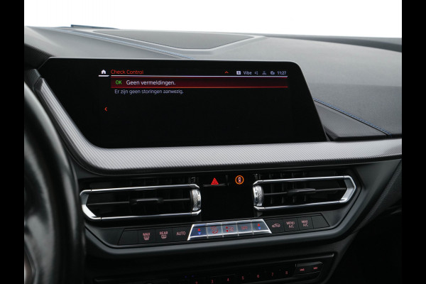 BMW 1-serie 118i M-Sportpack Executive Edition (INCL-BTW) *M-SPORT-CUPSEATS | FULL-LED | DIGI-COCKPIT | HIFI-SOUND | CAMERA | NAVI-FULLMAP | AMBIENTLIGHT | PRIVACY-GLASS | ECC | CARBON-INLAY | PDC | CRUISE | 18''ALU*