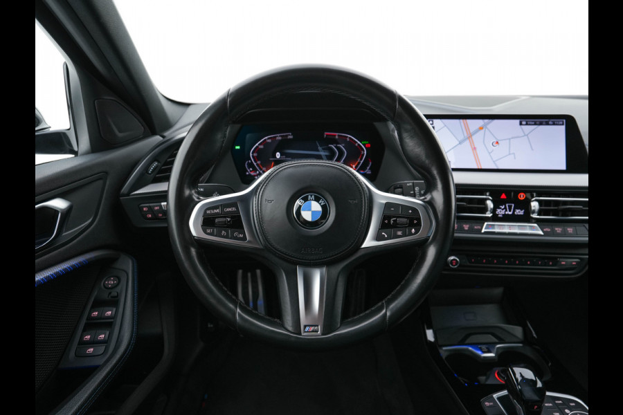 BMW 1-serie 118i M-Sportpack Executive Edition (INCL-BTW) *M-SPORT-CUPSEATS | FULL-LED | DIGI-COCKPIT | HIFI-SOUND | CAMERA | NAVI-FULLMAP | AMBIENTLIGHT | PRIVACY-GLASS | ECC | CARBON-INLAY | PDC | CRUISE | 18''ALU*