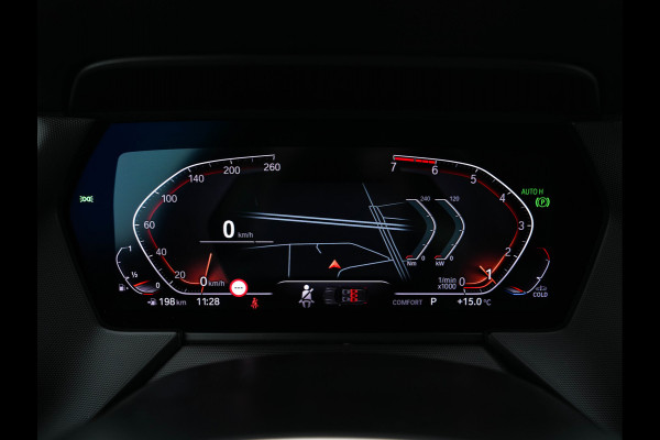 BMW 1-serie 118i M-Sportpack Executive Edition (INCL-BTW) *M-SPORT-CUPSEATS | FULL-LED | DIGI-COCKPIT | HIFI-SOUND | CAMERA | NAVI-FULLMAP | AMBIENTLIGHT | PRIVACY-GLASS | ECC | CARBON-INLAY | PDC | CRUISE | 18''ALU*