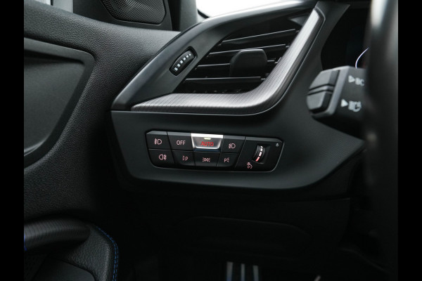 BMW 1-serie 118i M-Sportpack Executive Edition (INCL-BTW) *M-SPORT-CUPSEATS | FULL-LED | DIGI-COCKPIT | HIFI-SOUND | CAMERA | NAVI-FULLMAP | AMBIENTLIGHT | PRIVACY-GLASS | ECC | CARBON-INLAY | PDC | CRUISE | 18''ALU*