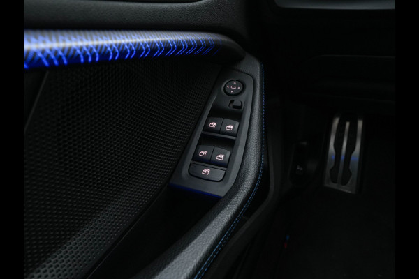 BMW 1-serie 118i M-Sportpack Executive Edition (INCL-BTW) *M-SPORT-CUPSEATS | FULL-LED | DIGI-COCKPIT | HIFI-SOUND | CAMERA | NAVI-FULLMAP | AMBIENTLIGHT | PRIVACY-GLASS | ECC | CARBON-INLAY | PDC | CRUISE | 18''ALU*