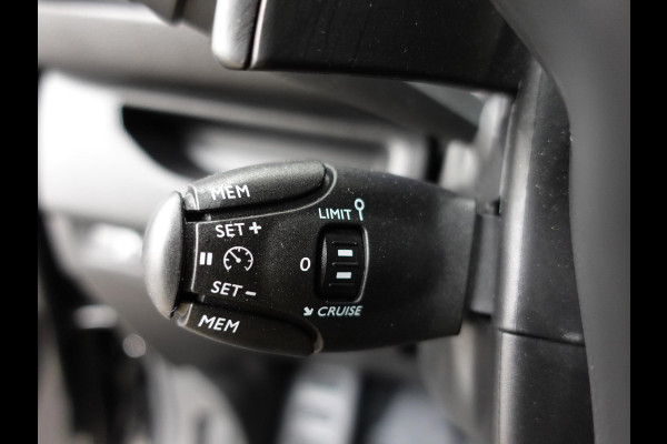 Opel Vivaro 2.0 145PK L2 Automaat Carplay Navigatie Trekhaak Cruise Control Airco