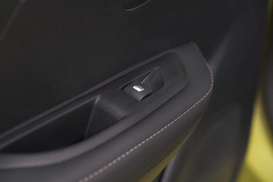 Peugeot 208 PureTech 100 Allure | Apple Carplay | Parkeersensoren | Climate Control