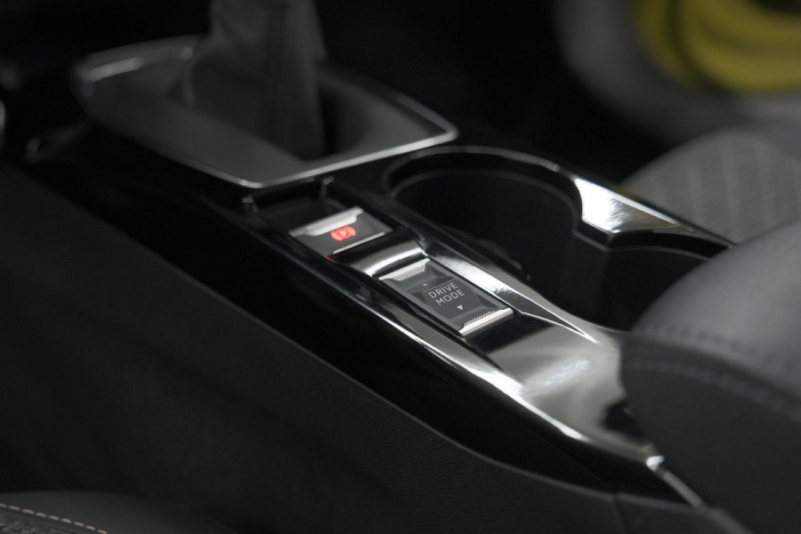 Peugeot 208 PureTech 100 Allure | Apple Carplay | Parkeersensoren | Climate Control
