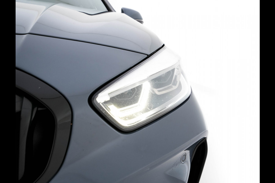 BMW 1-serie 118i M-Sportpack Executive Edition (INCL-BTW) *M-SPORT-CUPSEATS | FULL-LED | DIGI-COCKPIT | HIFI-SOUND | CAMERA | NAVI-FULLMAP | AMBIENTLIGHT | PRIVACY-GLASS | ECC | CARBON-INLAY | PDC | CRUISE | 18''ALU*