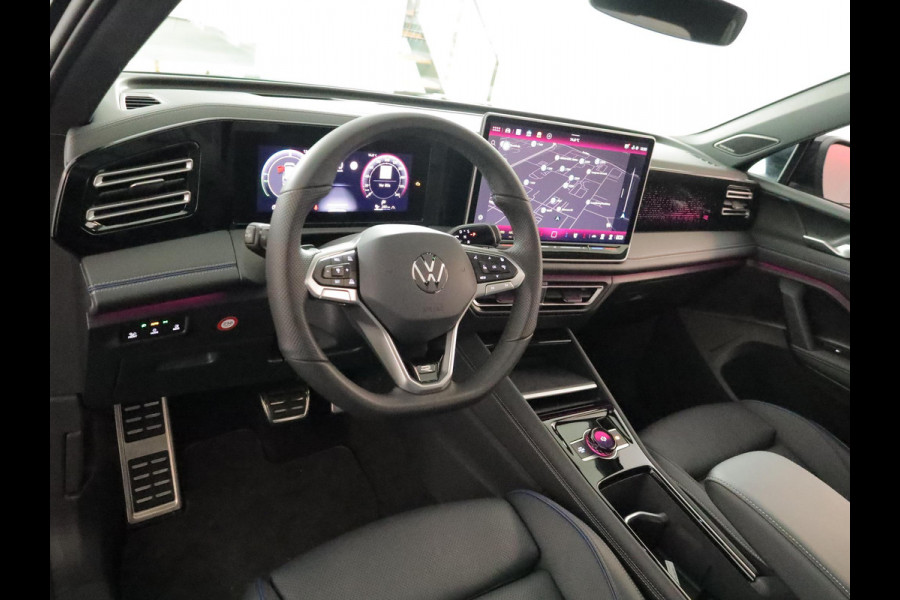 Volkswagen Tiguan 1.5 eHybrid R-Line Edition 272 pk Automaat (DSG) | Verlengde garantie | Navigatie | Panoramadak | Trekhaak (wegklapbaar) | Stoelverwarming v/a | Black Style pakket | R-Line |
