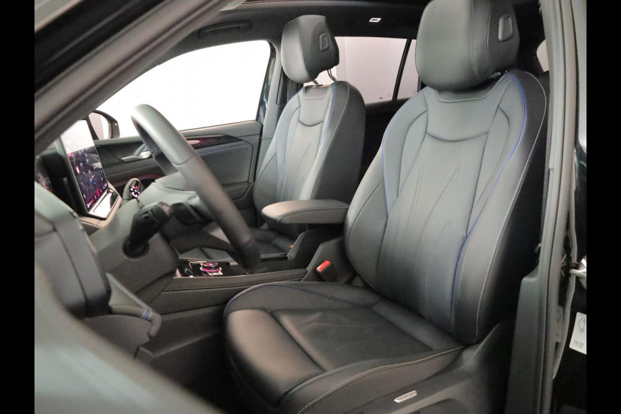 Volkswagen Tiguan 1.5 eHybrid R-Line Edition 272 pk Automaat (DSG) | Verlengde garantie | Navigatie | Panoramadak | Trekhaak (wegklapbaar) | Stoelverwarming v/a | Black Style pakket | R-Line |