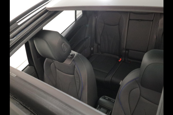 Volkswagen Tiguan 1.5 eHybrid R-Line Edition 272 pk Automaat (DSG) | Verlengde garantie | Navigatie | Panoramadak | Trekhaak (wegklapbaar) | Stoelverwarming v/a | Black Style pakket | R-Line |