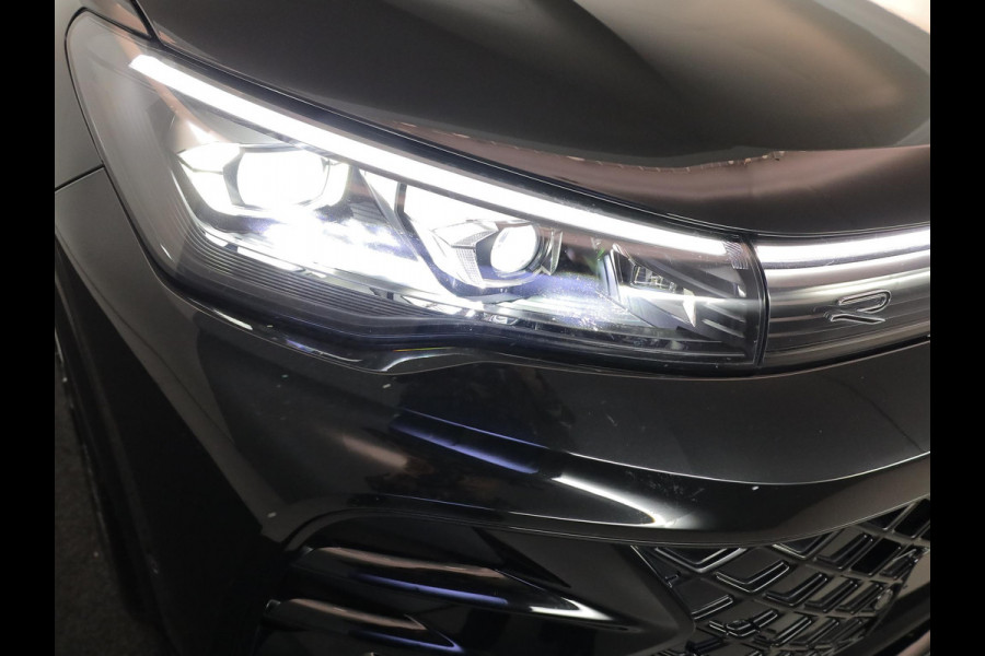 Volkswagen Tiguan 1.5 eHybrid R-Line Edition 272 pk Automaat (DSG) | Verlengde garantie | Navigatie | Panoramadak | Trekhaak (wegklapbaar) | Stoelverwarming v/a | Black Style pakket | R-Line |