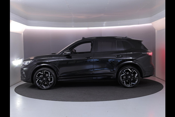 Volkswagen Tiguan 1.5 eHybrid R-Line Edition 272 pk Automaat (DSG) | Verlengde garantie | Navigatie | Panoramadak | Trekhaak (wegklapbaar) | Stoelverwarming v/a | Black Style pakket | R-Line |