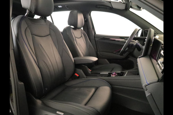 Volkswagen Tiguan 1.5 eHybrid R-Line Edition 272 pk Automaat (DSG) | Verlengde garantie | Navigatie | Panoramadak | Trekhaak (wegklapbaar) | Stoelverwarming v/a | Black Style pakket | R-Line |