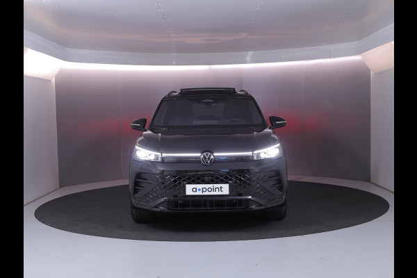 Volkswagen Tiguan 1.5 eHybrid R-Line Edition 272 pk Automaat (DSG) | Verlengde garantie | Navigatie | Panoramadak | Trekhaak (wegklapbaar) | Stoelverwarming v/a | Black Style pakket | R-Line |