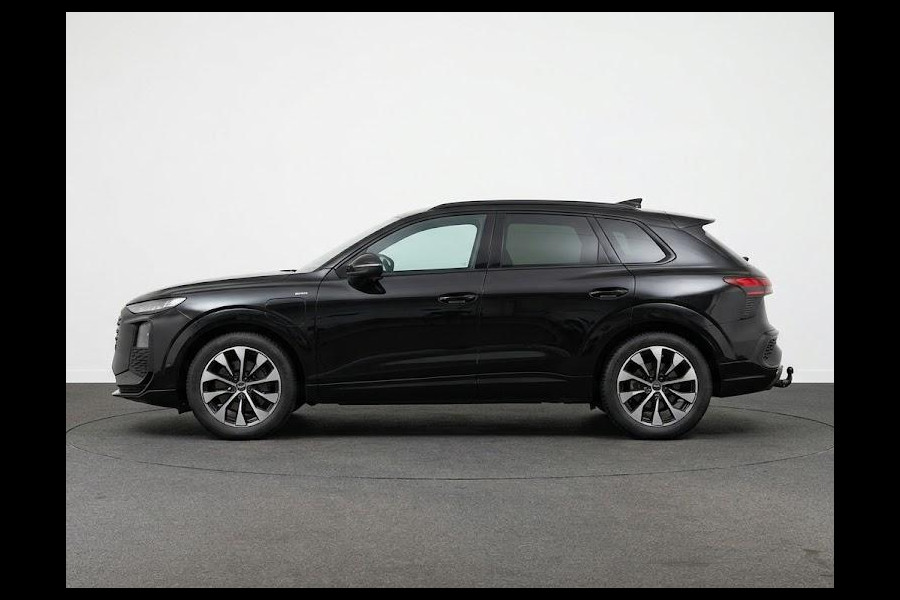 Audi Q3 S edition e-hybrid 272 pk | Techniekpakket plus | Panorama-glasdak | Optiekpakket zwart-glanzend | Trekhaak mech. zwenkbaar |