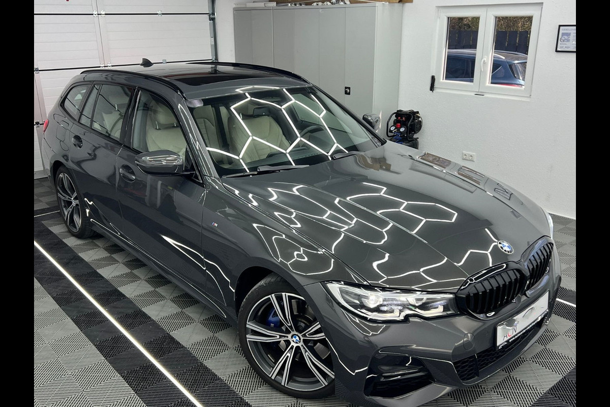 BMW 3 Serie Touring 330i xDrive M-SPORT ** LED, BEIGE LEDER, PANORAMA, NAVI+, ACC, 19-INCH LMV ** 1e EIG - slechts 55.887km. ** ** INFORMEER OOK NAAR ONZE AANTREKKELIJKE FINANCIAL-LEASE TARIEVEN **