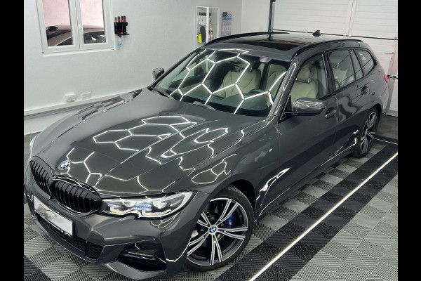 BMW 3 Serie Touring 330i xDrive M-SPORT ** LED, BEIGE LEDER, PANORAMA, NAVI+, ACC, 19-INCH LMV ** 1e EIG - slechts 55.887km. ** ** INFORMEER OOK NAAR ONZE AANTREKKELIJKE FINANCIAL-LEASE TARIEVEN **