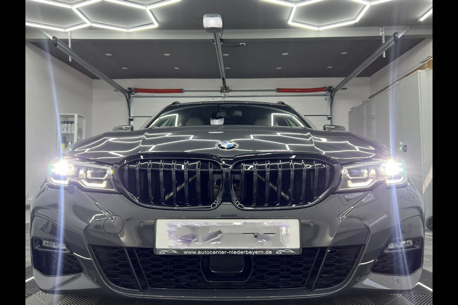 BMW 3 Serie Touring 330i xDrive M-SPORT ** LED, BEIGE LEDER, PANORAMA, NAVI+, ACC, 19-INCH LMV ** 1e EIG - slechts 55.887km. ** ** INFORMEER OOK NAAR ONZE AANTREKKELIJKE FINANCIAL-LEASE TARIEVEN **