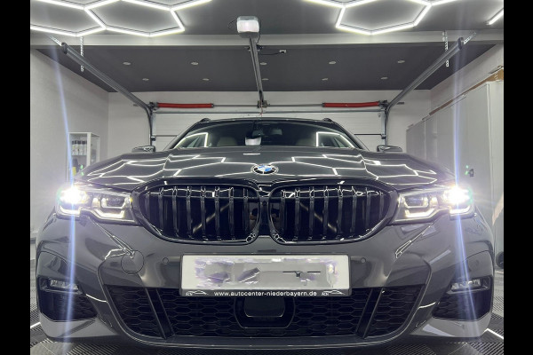 BMW 3 Serie Touring 330i xDrive M-SPORT ** LED, BEIGE LEDER, PANORAMA, NAVI+, ACC, 19-INCH LMV ** 1e EIG - slechts 55.887km. ** ** INFORMEER OOK NAAR ONZE AANTREKKELIJKE FINANCIAL-LEASE TARIEVEN **