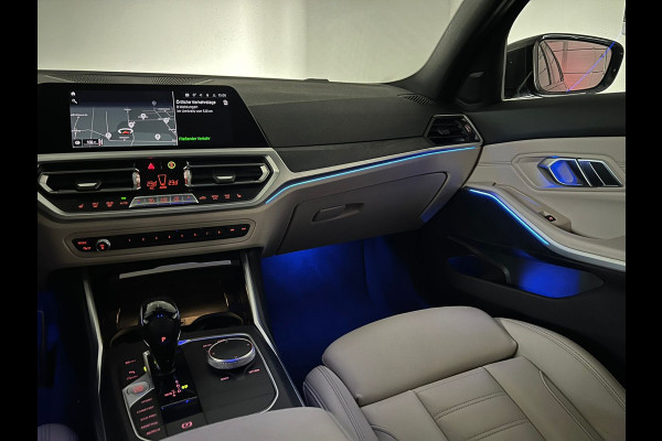 BMW 3 Serie Touring 330i xDrive M-SPORT ** LED, BEIGE LEDER, PANORAMA, NAVI+, ACC, 19-INCH LMV ** 1e EIG - slechts 55.887km. ** ** INFORMEER OOK NAAR ONZE AANTREKKELIJKE FINANCIAL-LEASE TARIEVEN **