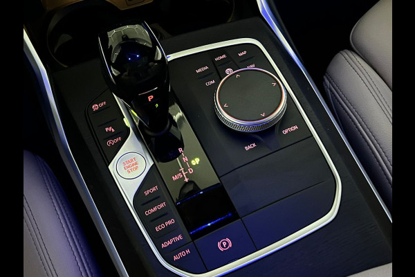 BMW 3 Serie Touring 330i xDrive M-SPORT ** LED, BEIGE LEDER, PANORAMA, NAVI+, ACC, 19-INCH LMV ** 1e EIG - slechts 55.887km. ** ** INFORMEER OOK NAAR ONZE AANTREKKELIJKE FINANCIAL-LEASE TARIEVEN **