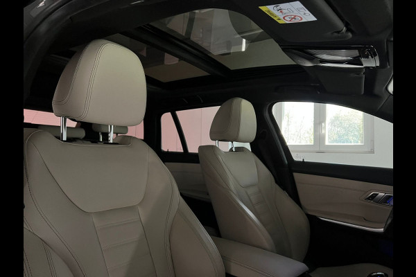 BMW 3 Serie Touring 330i xDrive M-SPORT ** LED, BEIGE LEDER, PANORAMA, NAVI+, ACC, 19-INCH LMV ** 1e EIG - slechts 55.887km. ** ** INFORMEER OOK NAAR ONZE AANTREKKELIJKE FINANCIAL-LEASE TARIEVEN **