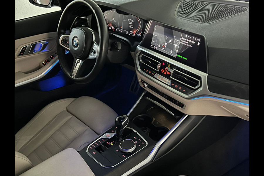 BMW 3 Serie Touring 330i xDrive M-SPORT ** LED, BEIGE LEDER, PANORAMA, NAVI+, ACC, 19-INCH LMV ** 1e EIG - slechts 55.887km. ** ** INFORMEER OOK NAAR ONZE AANTREKKELIJKE FINANCIAL-LEASE TARIEVEN **