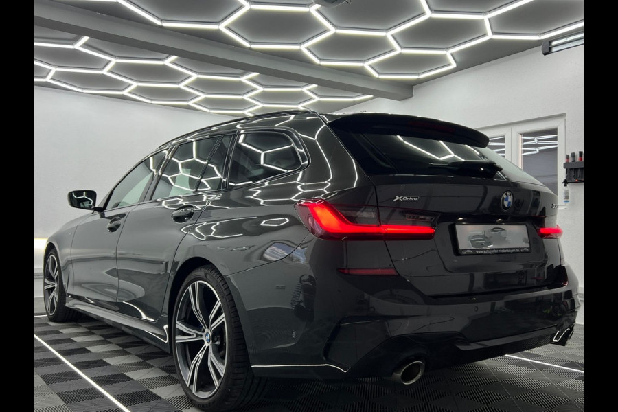 BMW 3 Serie Touring 330i xDrive M-SPORT ** LED, BEIGE LEDER, PANORAMA, NAVI+, ACC, 19-INCH LMV ** 1e EIG - slechts 55.887km. ** ** INFORMEER OOK NAAR ONZE AANTREKKELIJKE FINANCIAL-LEASE TARIEVEN **