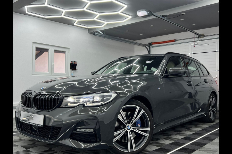 BMW 3 Serie Touring 330i xDrive M-SPORT ** LED, BEIGE LEDER, PANORAMA, NAVI+, ACC, 19-INCH LMV ** 1e EIG - slechts 55.887km. ** ** INFORMEER OOK NAAR ONZE AANTREKKELIJKE FINANCIAL-LEASE TARIEVEN **