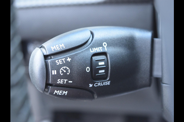 Peugeot e-208 EV Allure Avantage 51 kWh | Vision & Navigation Pack | Warmtepomp  | Parkeersensoren met camera | Climate control | Cruise control |