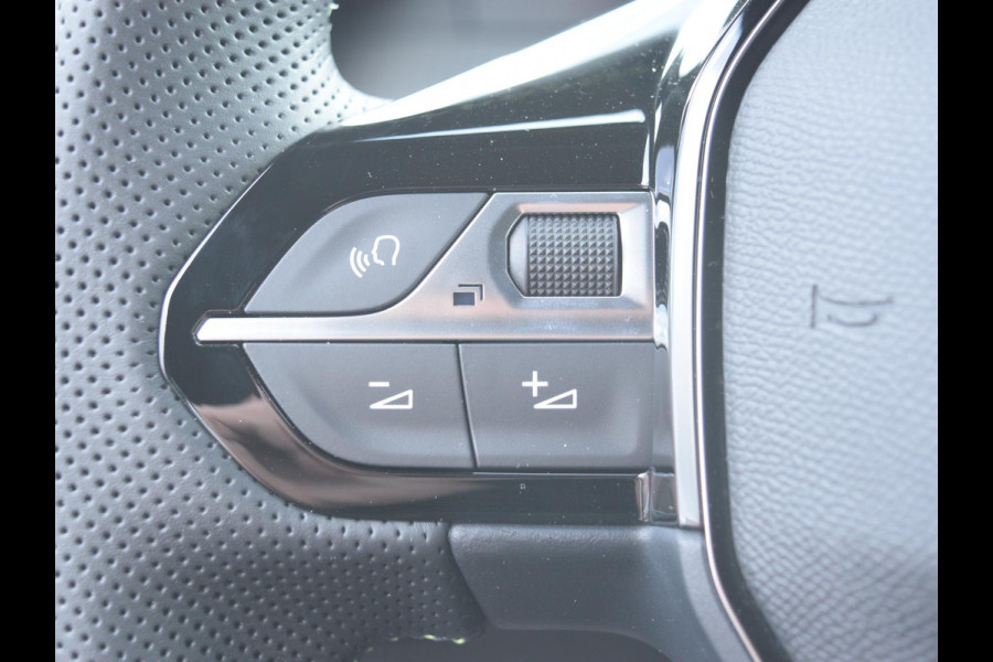 Peugeot e-2008 EV GT Avantage 54 kWh | Alcantara Executive Interior met stoelmassage | Warmtepomp | Vision, Navigation & Drive Assist plus Pack |