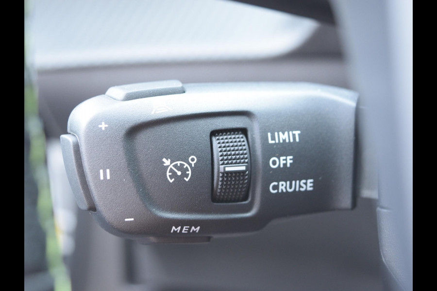 Peugeot e-2008 EV GT Avantage 54 kWh | Alcantara Executive Interior met stoelmassage | Warmtepomp | Vision, Navigation & Drive Assist plus Pack |