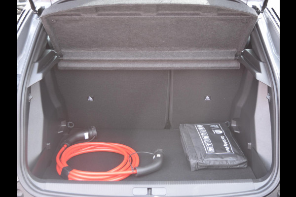Peugeot e-2008 EV GT Avantage 54 kWh | Alcantara Executive Interior met stoelmassage | Warmtepomp | Vision, Navigation & Drive Assist plus Pack |