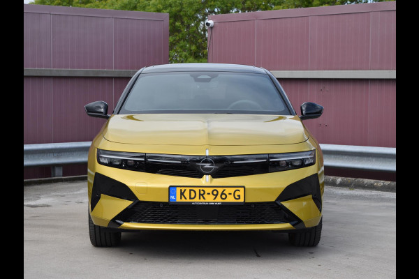 Opel Astra Electric 58 kWh Ultimate | Schuif / kanteldak | Alcantara bekleding | LED Intellilux verlichting | Parkeersensoren met camera |