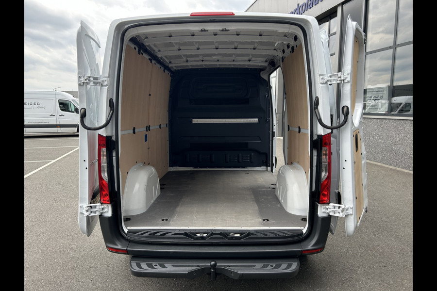 Mercedes-Benz Sprinter 215 CDI L1 H1 / Trekhaak / Cruise control / Airco / 270 Graden achterdeuren