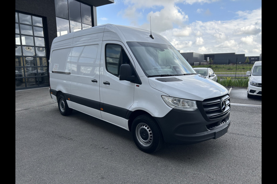 Mercedes-Benz Sprinter 315 CDI L2 H2 RWD Pro MBUX / Trekhaak / Camera / Cruise control / Airco / 270 Graden achterdeuren