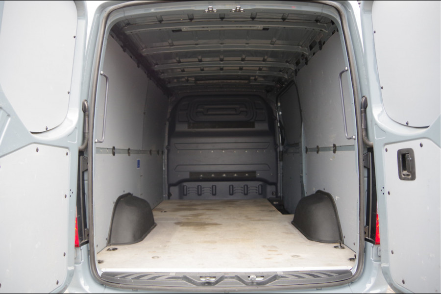 Mercedes-Benz Sprinter 319 3.0 CDI V6 L2H1 AUT. LED, TREKHAAK, 360 CAMERA, ADAPT. CRUISE, MBUX 10'', STOELVERWARMING, STANDKACHEL, NAVI, CLIMA, PARKEER