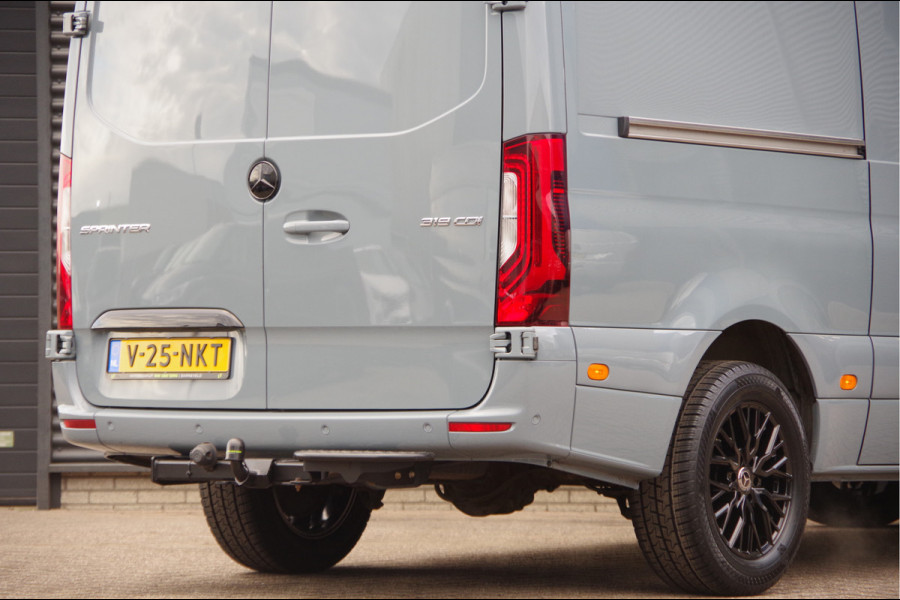 Mercedes-Benz Sprinter 319 3.0 CDI V6 L2H1 AUT. LED, TREKHAAK, 360 CAMERA, ADAPT. CRUISE, MBUX 10'', STOELVERWARMING, STANDKACHEL, NAVI, CLIMA, PARKEER