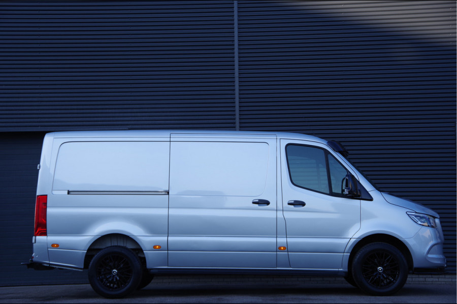 Mercedes-Benz Sprinter 319 3.0 CDI V6 L2H1 AUT. LED, MBUX 10'', 3.5T TREKHAAK, STOELVERWARMING, CAMERA, NAVI, CRUISE, CLIMA, PARKEERSENSOREN, CARPLAY