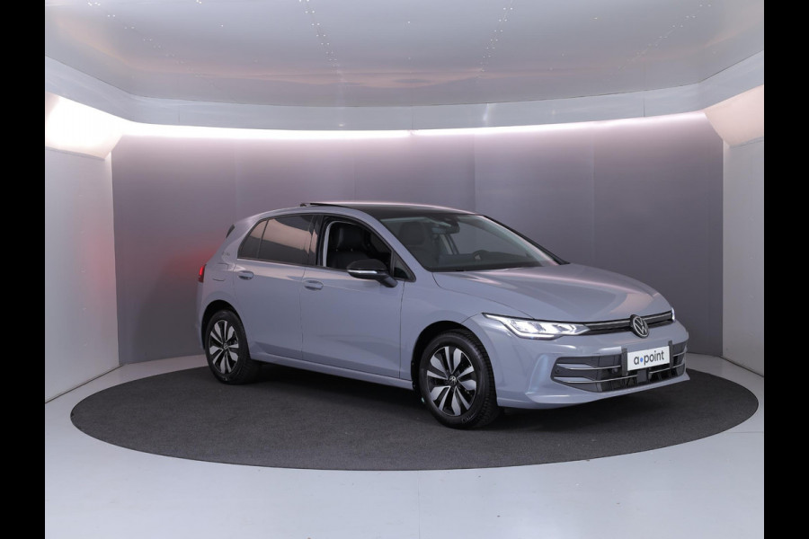 Volkswagen Golf 1.5 eTSI Life Edition GOAL 116 pk Automaat (DSG) | Verlengde garantie | Navigatie | Panoramadak | Parkeersensoren | Autom. airco (3 zones) | Stoelverwarming |