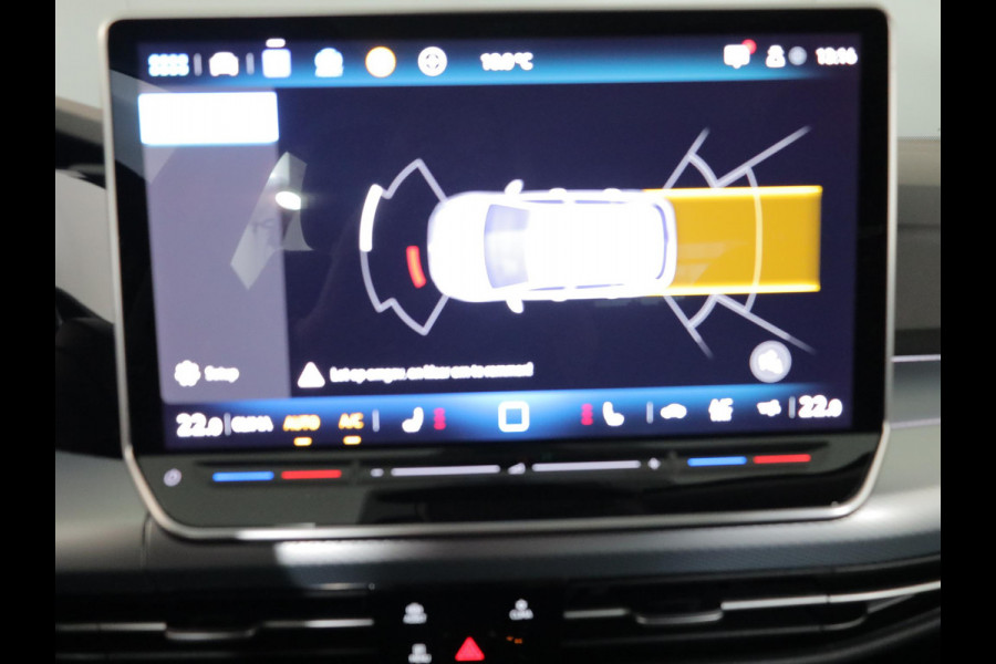 Volkswagen Golf 1.5 eTSI Life Edition GOAL 116 pk Automaat (DSG) | Verlengde garantie | Navigatie | Panoramadak | Parkeersensoren | Autom. airco (3 zones) | Stoelverwarming |