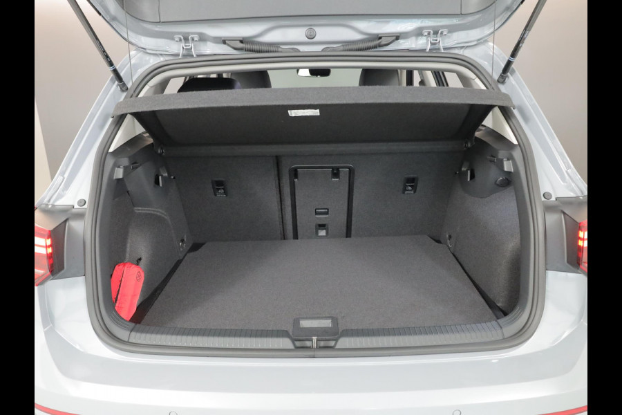 Volkswagen Golf 1.5 eTSI Life Edition GOAL 116 pk Automaat (DSG) | Verlengde garantie | Navigatie | Panoramadak | Parkeersensoren | Autom. airco (3 zones) | Stoelverwarming |