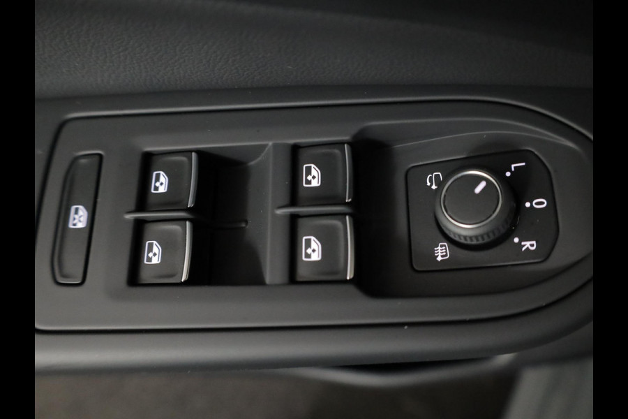Volkswagen Golf 1.5 eTSI Life Edition GOAL 116 pk Automaat (DSG) | Verlengde garantie | Navigatie | Panoramadak | Parkeersensoren | Autom. airco (3 zones) | Stoelverwarming |