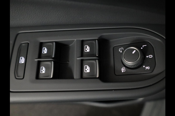 Volkswagen Golf 1.5 eTSI Life Edition GOAL 116 pk Automaat (DSG) | Verlengde garantie | Navigatie | Panoramadak | Parkeersensoren | Autom. airco (3 zones) | Stoelverwarming |