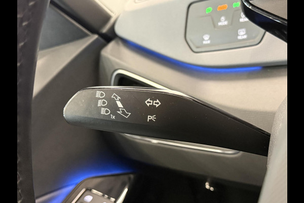 Volkswagen ID.3 Life 58 kWh SOH 92% Navigatie Apple Carplay Android Auto Parkeersensoren Adaptive Cruise Control Stoel- en stuurverwarming Climate Control