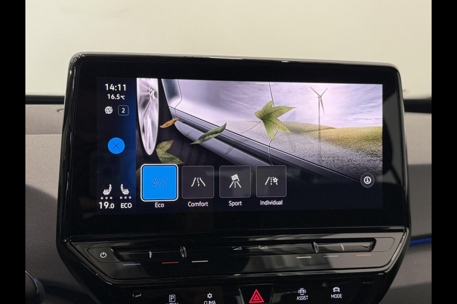 Volkswagen ID.3 Life 58 kWh SOH 92% Navigatie Apple Carplay Android Auto Parkeersensoren Adaptive Cruise Control Stoel- en stuurverwarming Climate Control