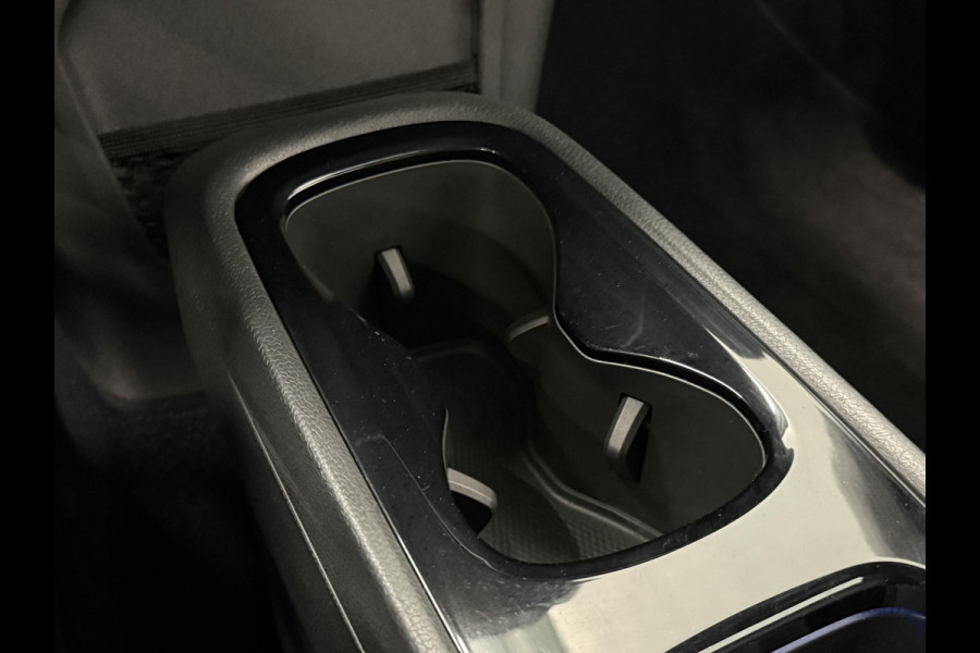 Volkswagen ID.3 Life 58 kWh SOH 92% Navigatie Apple Carplay Android Auto Parkeersensoren Adaptive Cruise Control Stoel- en stuurverwarming Climate Control