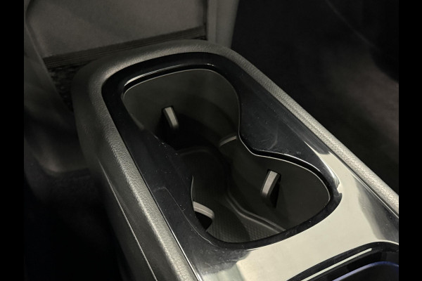 Volkswagen ID.3 Life 58 kWh SOH 92% Navigatie Apple Carplay Android Auto Parkeersensoren Adaptive Cruise Control Stoel- en stuurverwarming Climate Control
