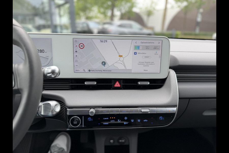 Hyundai IONIQ 5 Connect 77.4 kWh SOH 99%| WARMTEPOMP| HYUNDAI GARANTIE T/M 07-2028| ACHTERBANK VERWARMD| AFNEEMBARE TREKHAAK| ELEK. STOELEN| ADAPTIVE CRUISE CONTROL| DEALER ONDERHOUDEN| STOEL + STUURVERWARMING