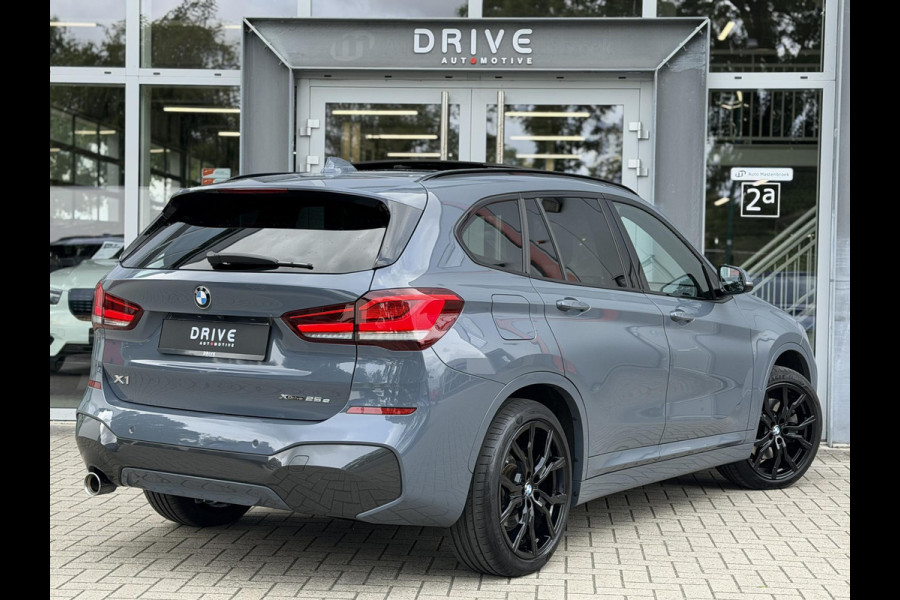 BMW X1 xDrive25e High Ex. M-Sport |Pano|ACC|HUD|Memory|Cam|Trekhaak|Sfeer|19"