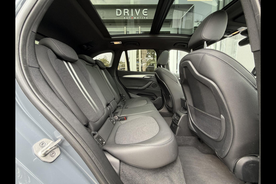 BMW X1 xDrive25e High Ex. M-Sport |Pano|ACC|HUD|Memory|Cam|Trekhaak|Sfeer|19"